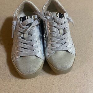 ShuShop Kids Sneakers in Silver and Gray